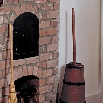 Barra para olla colgante dentro de la boca de la chimenea