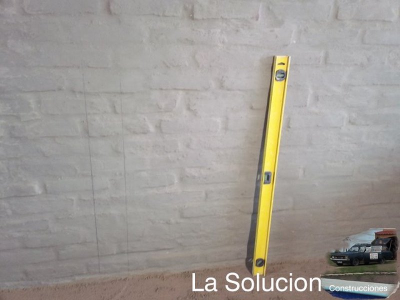 Planteo de la estufa con nivel y escuadra