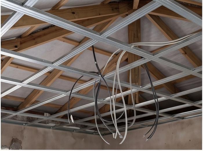 Estructura de metal para cielorraso de durlock en techo